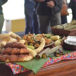 Saberes ligados à culinária mineira, ao artesanato e às práticas comunitárias