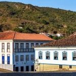 Antigas casas, sobrados coloniais e chafarizes históricos